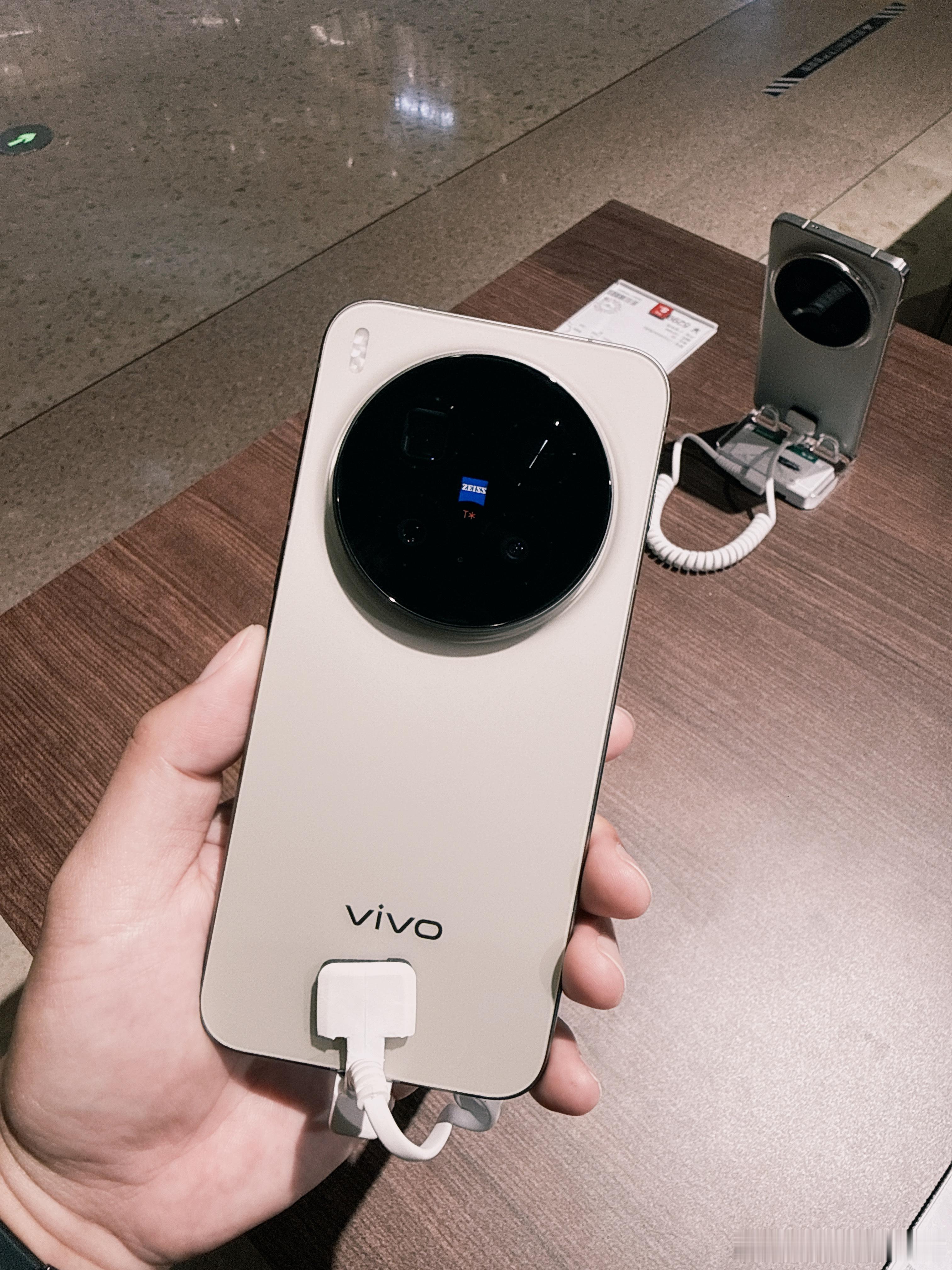 VIVOX300和X300Pro样机已经悄悄到达门店了X200的时候也是这样
