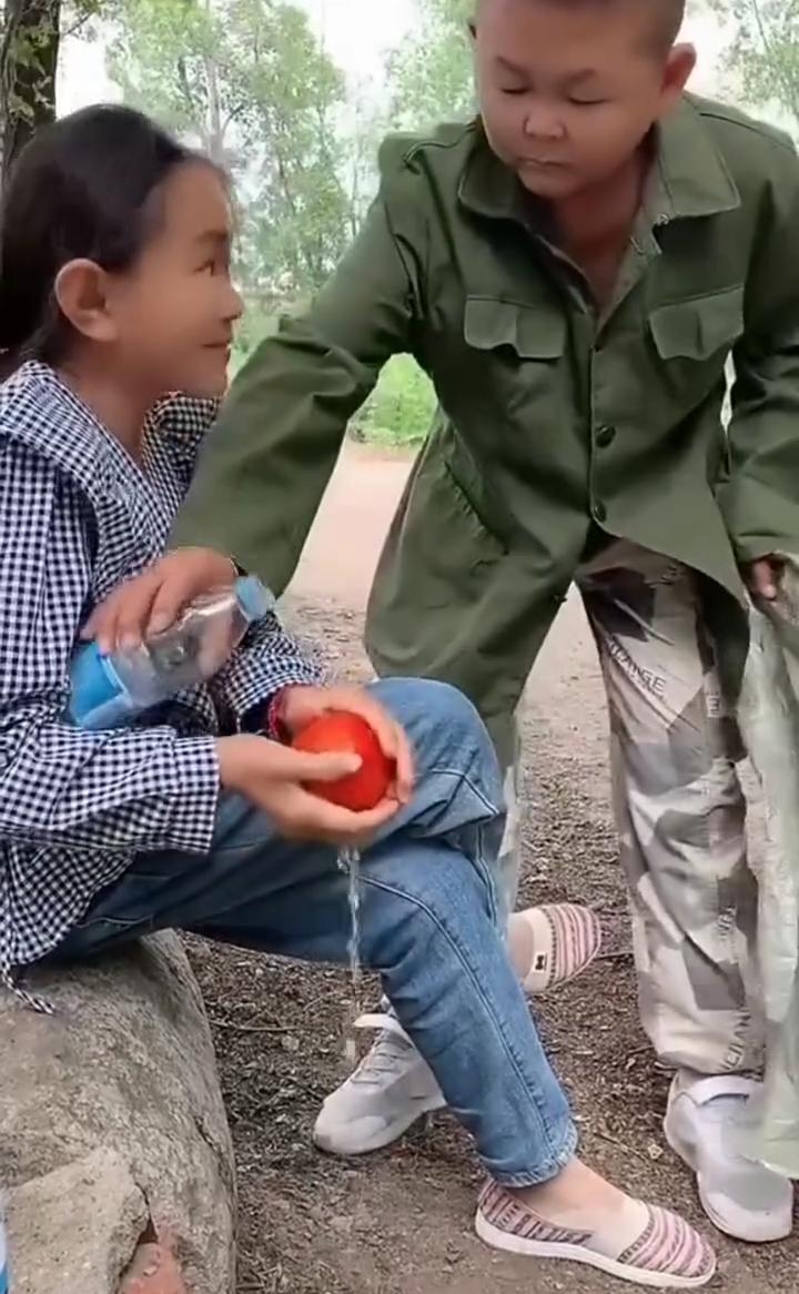 捡破烂捡个媳妇。