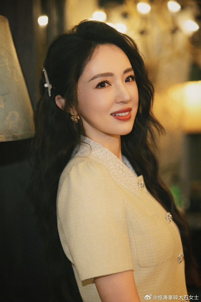 董璇说小酒窝在剧组带着大家跳舞董璇说被小酒窝反向带飞董璇爆料女儿小酒窝：在剧组