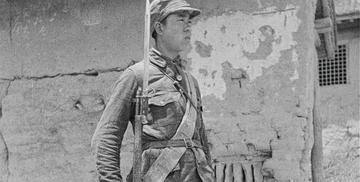 1944年,一名八路军哨兵在站岗的时候,突然发现一名日本军官出现在营地前方,他毫