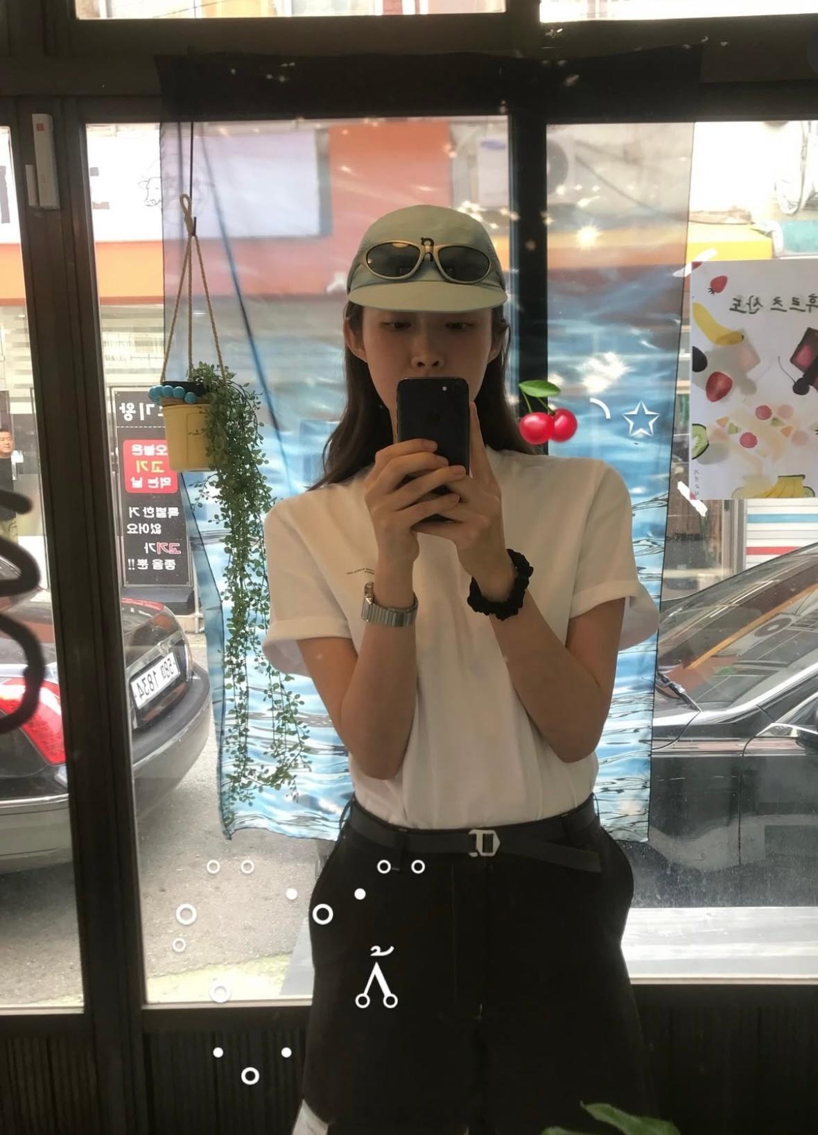 穿搭分享连续更新第2533天韩国时尚女生日常搭配车女士搭配韩系穿搭超能新星汇新