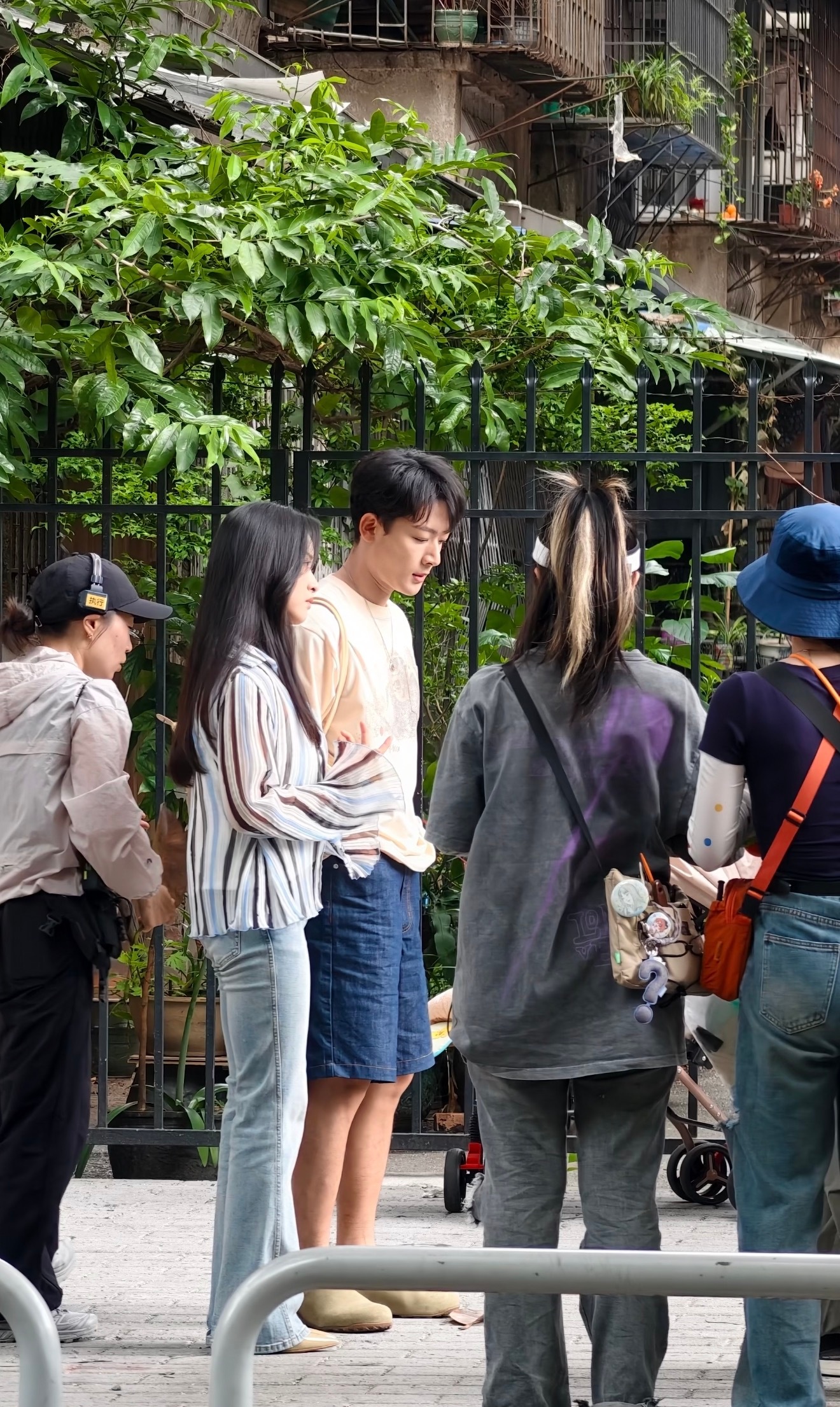 傻傻的博主还没意识到自己为什么被举，还傻傻地解释自己没卖东西实话说我和我诡秘逛街