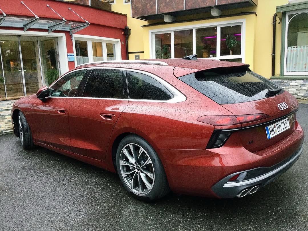 红 黑 两个颜色奥迪A6 Avant 你喜欢哪个色？