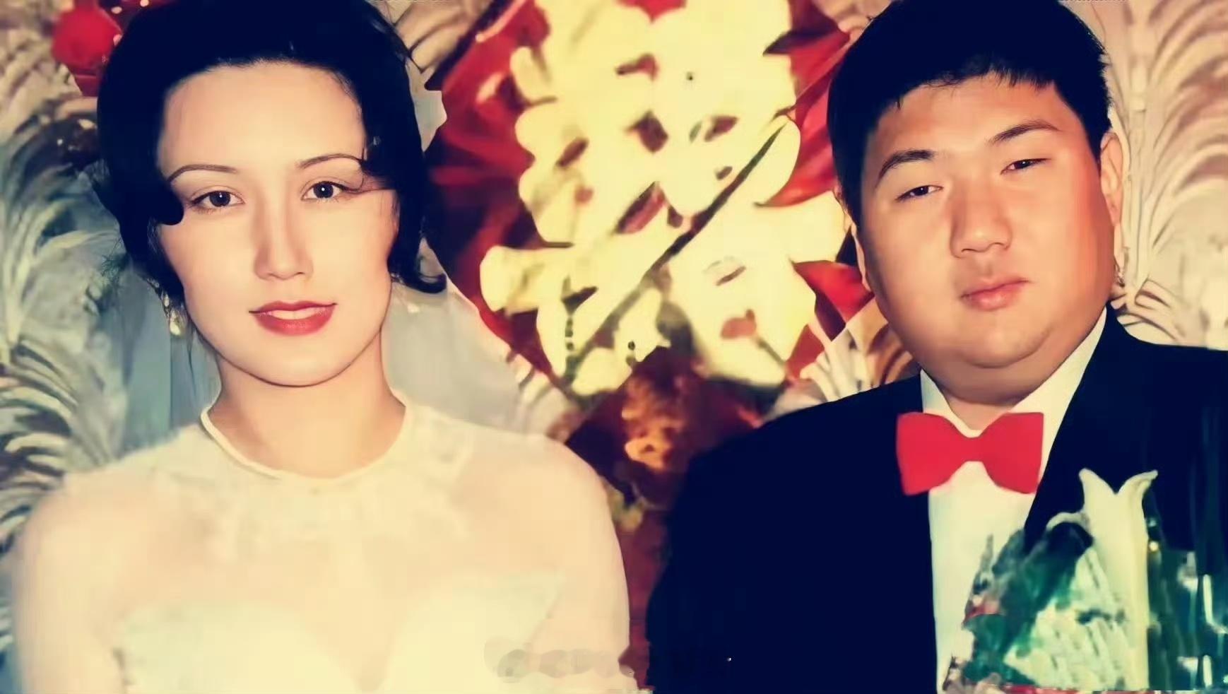 1997年，京西宾馆里的婚礼。一对新人便是毛新宇和郝明莉。