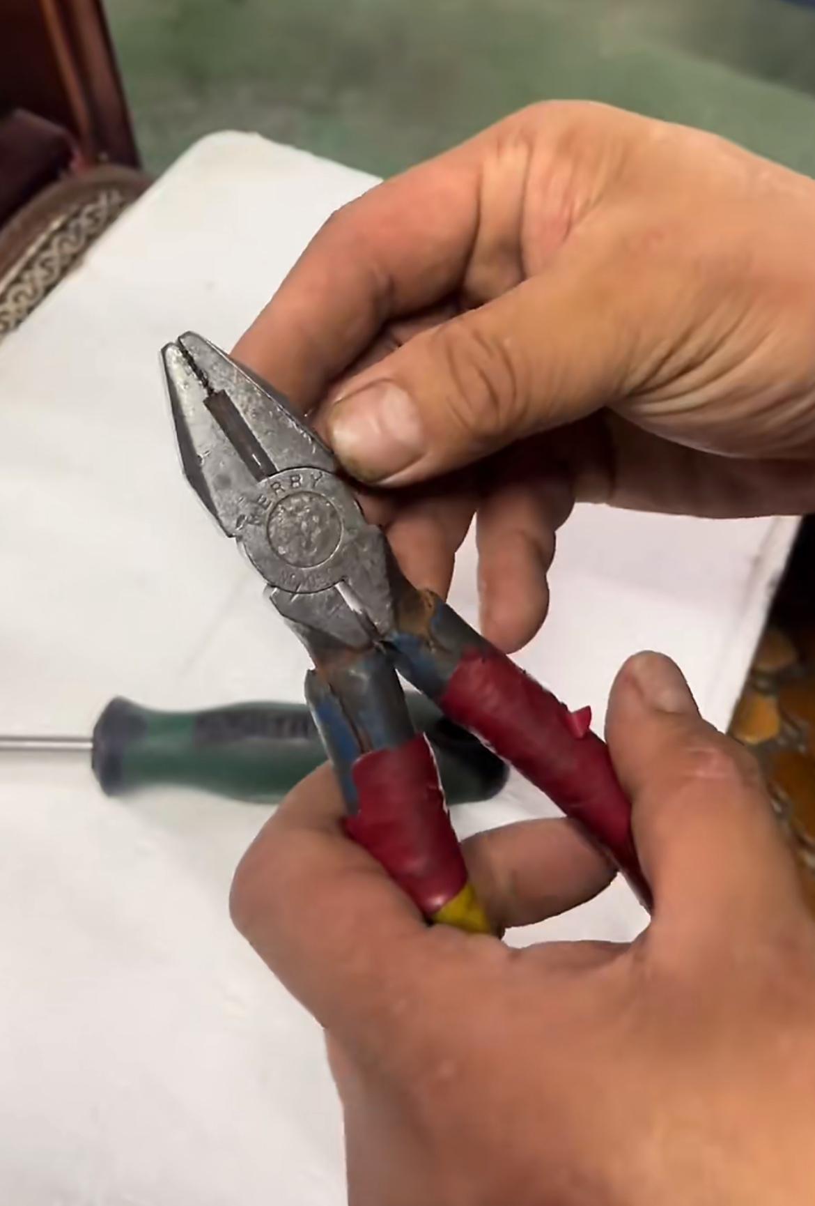 公知吹日本制造，一把钳子让他吹上了天，说用了四五十年依然还是完好的，还可以剪头发