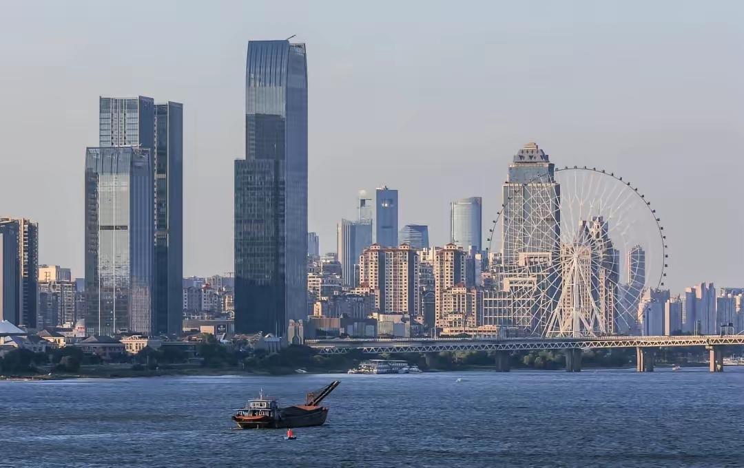 逐湖拓城、跨江向北！南昌六大大城迭代，全域拉开强省会超级骨架对于江西而言，