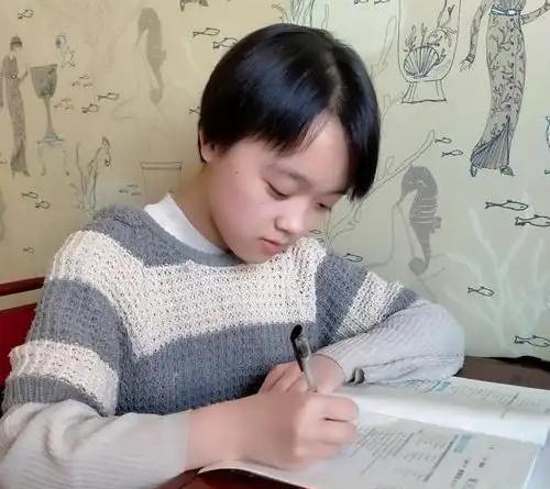 小学成绩好，初一却掉队的，基本上都是这三类孩子！1、小学就开始补课的，到初中先