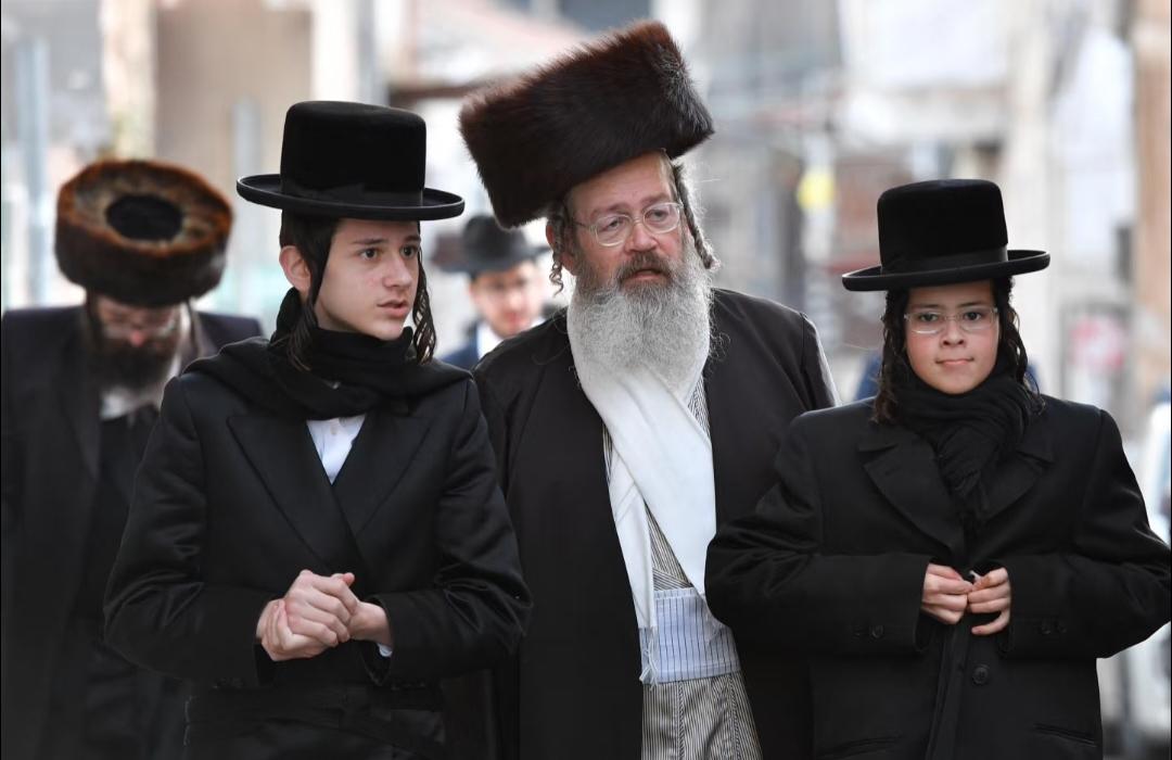 原来这才是犹太人真正的嘴脸!全世界都知道犹太人聪明，可不是嘛在美国实验室干着