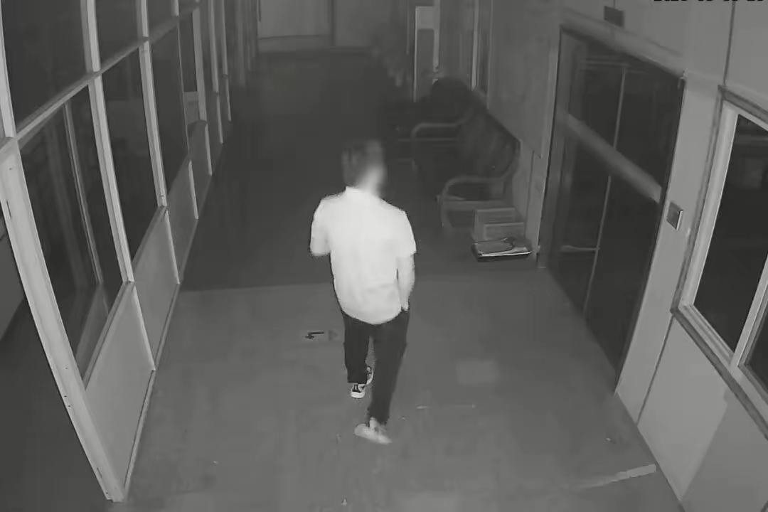 浙江宁波，男子离职后，以驾驶网约车为生，巨大的经济压力之下，他惦记上了曾经工作中