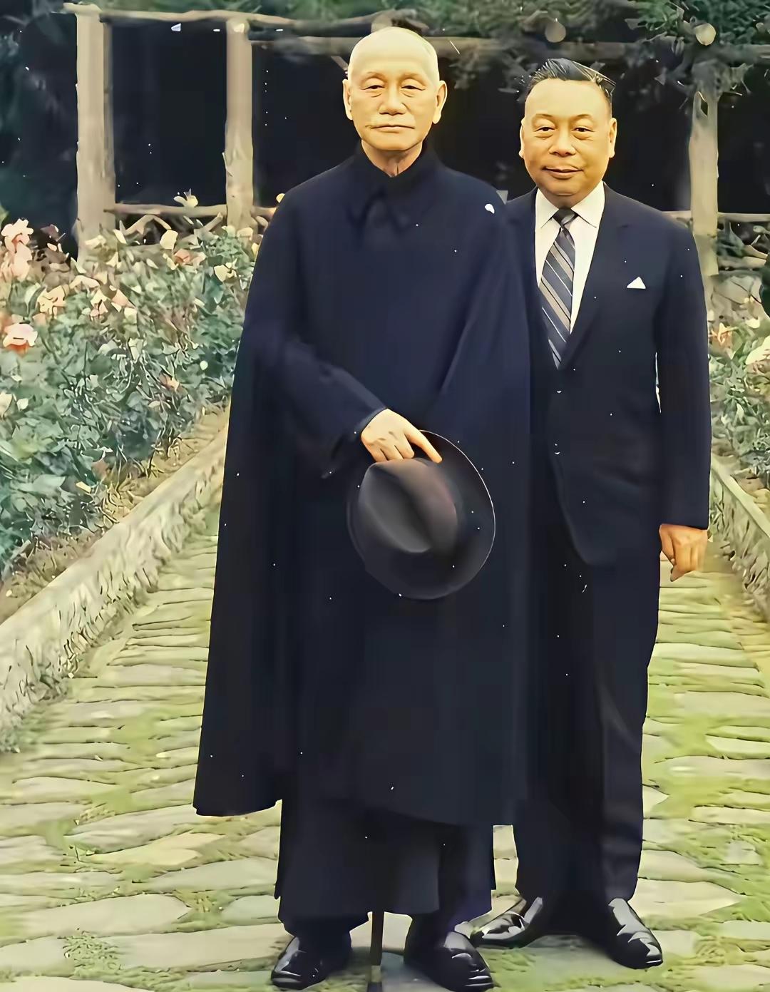 有人说，蒋经国像《封神演义》中的殷郊。一开始，都是正义的一方，后来追随父亲后，