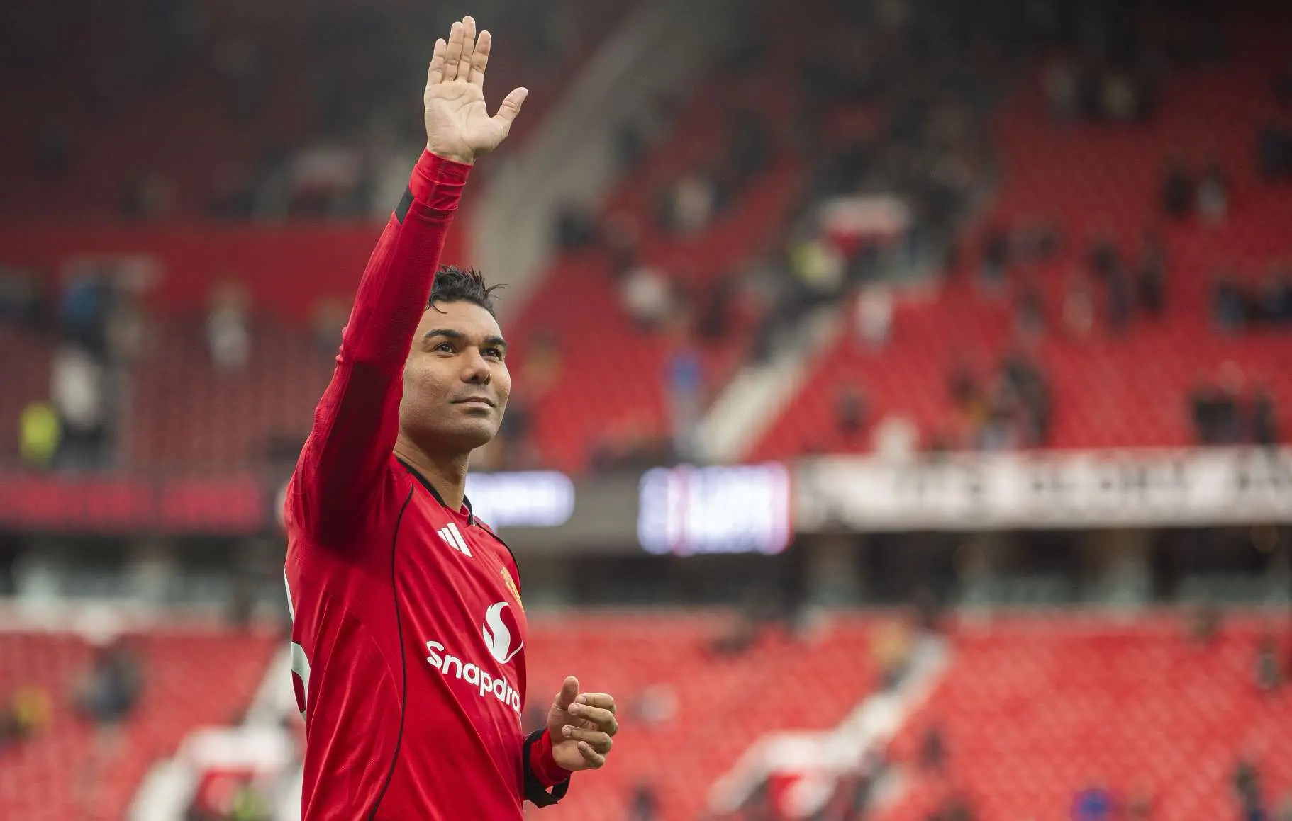 ESPN消息称，曼联对卡塞米罗明年夏天留队持开放态度，但前提是他必须接受一份降薪