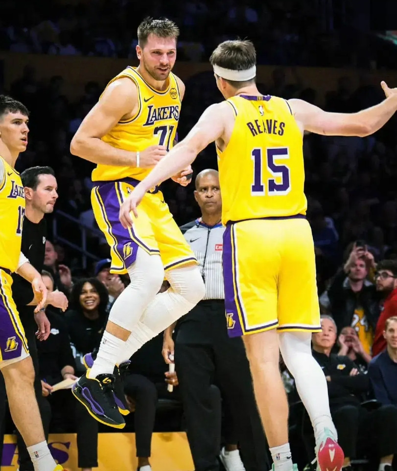 打到现在几乎很明朗了东部今年就看尼克斯，也只有尼克斯有实力突出重围，骑士可以重