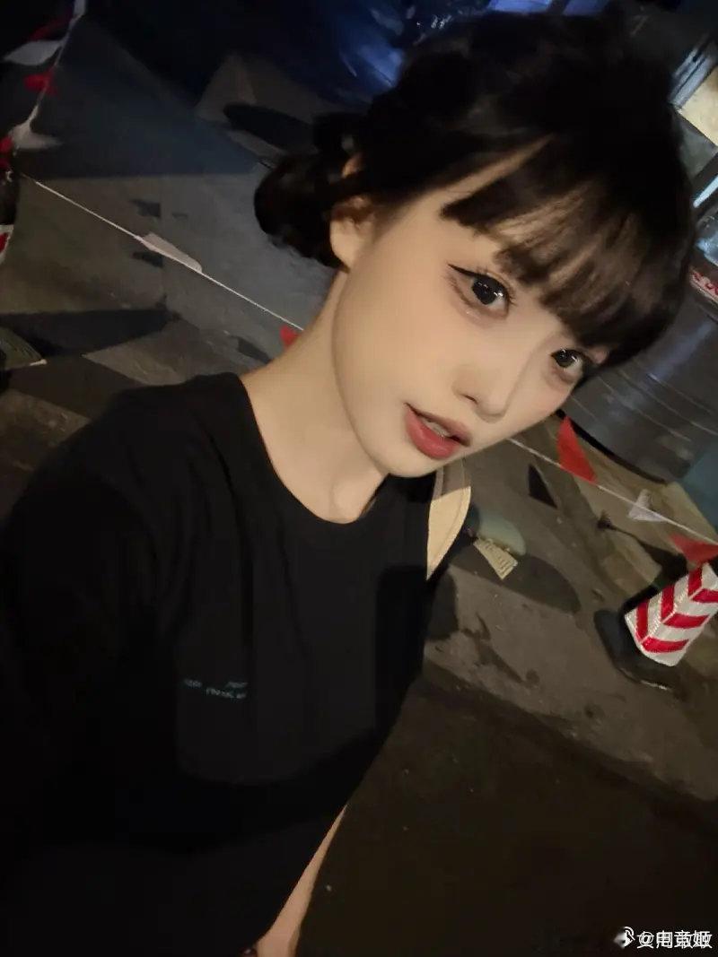LPL主持周敢敢晒照：敢儿这个下班真是便宜晴天了🍋2025LPL英雄联盟