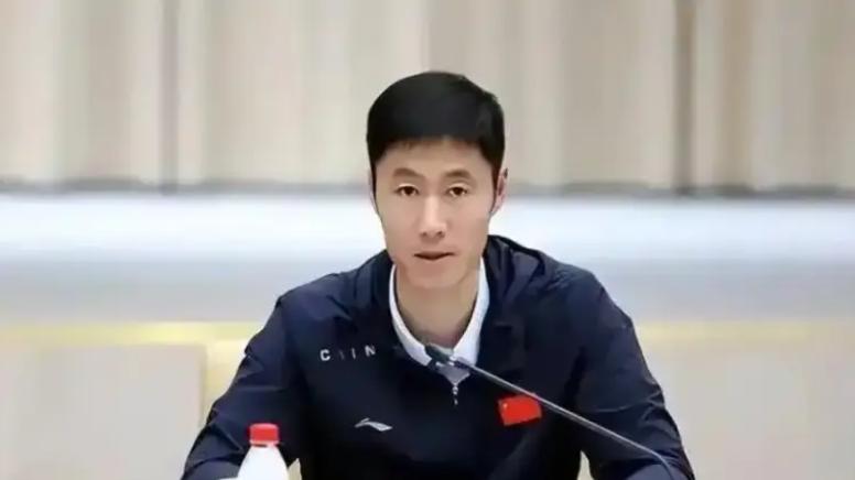 王励勤整顿国乒纪律!放弃刘国梁松散管理,借鉴李铁执教国足模式