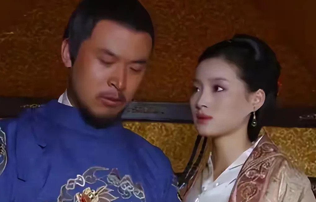 洪武三十一年，朱元璋语重心长地对二虎说：“你跟朕二十多年了，知道太多，恨你的人很