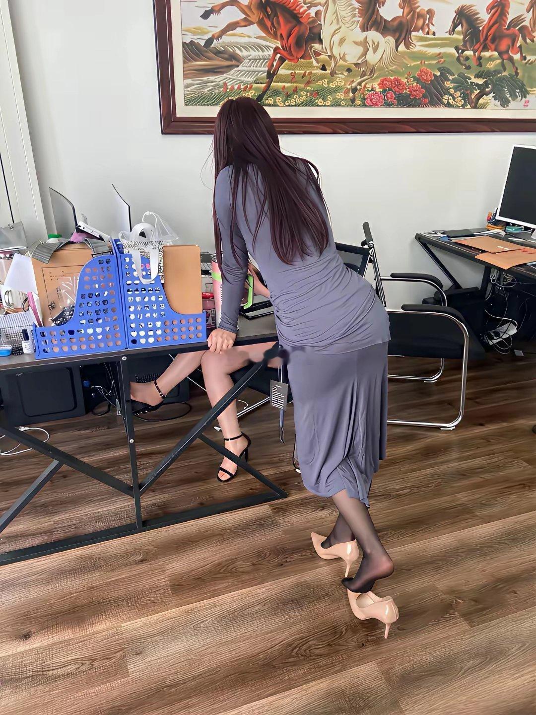 办公室新来的女同事​​​