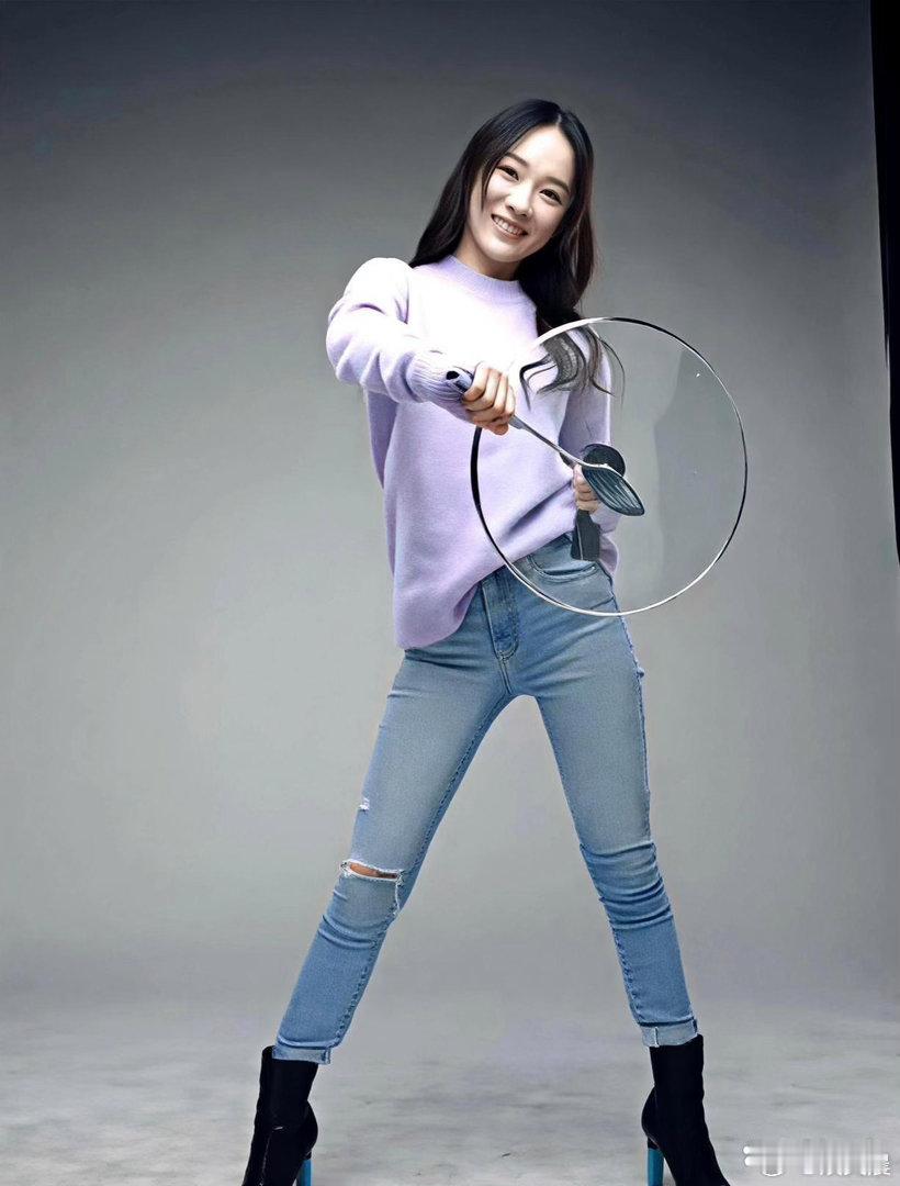 霍思燕这组写真氛围感十足，颜值状态格外惊艳，气质温柔夺目，每一帧都美得让人目不转