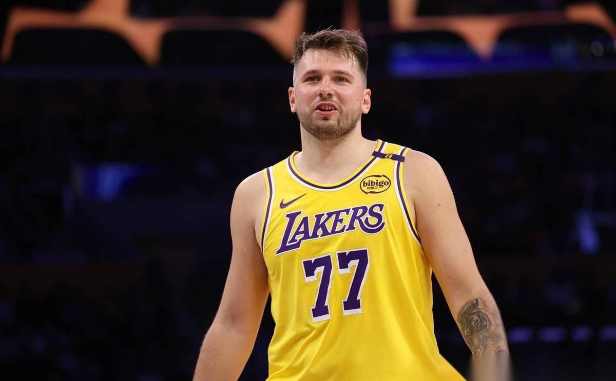 [点赞]湖人巨星东契奇着实毫无羞耻之心！季后赛首轮G3湖人客场对阵火箭的比赛里