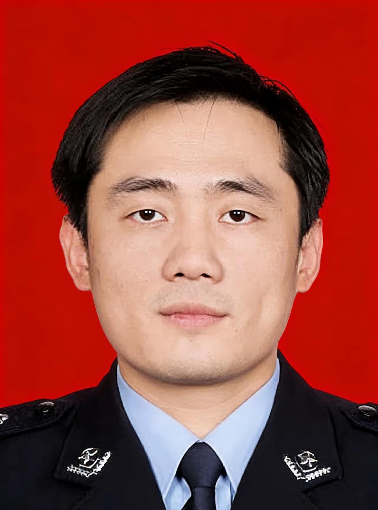 张浩，1972年生，男，汉族，中共党员，生前系上海市公安局刑侦总队五支队挂职副支