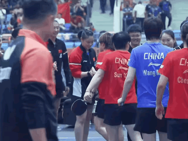 莎莎原来和她关系很好！[赞][比心]亚锦赛国乒女团夺冠后，coco带领队员和陪