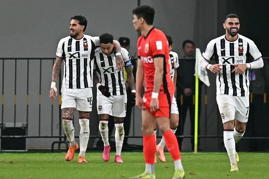 媒体人马德兴痛批中超球队踢亚冠比赛不积极，名额多了也没用！在近期，亚足联宣布将