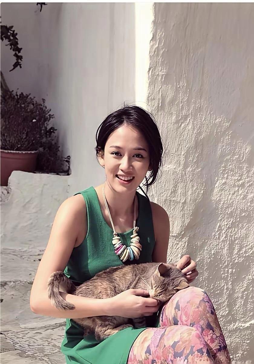 我以前也挺纳闷的，艾伦一个富二代，为啥非要找比他大9岁的陈乔恩呢？后来有人扒出来