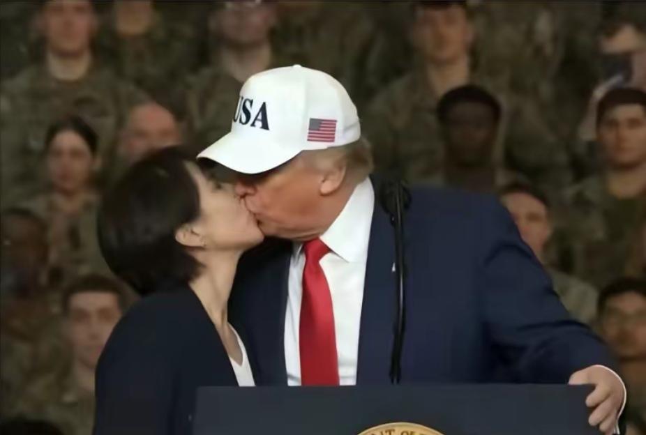 高市早苗，遭日本国民骂。互动肢体视频“阿谀奉承”极显“谄媚之能”，有失日本