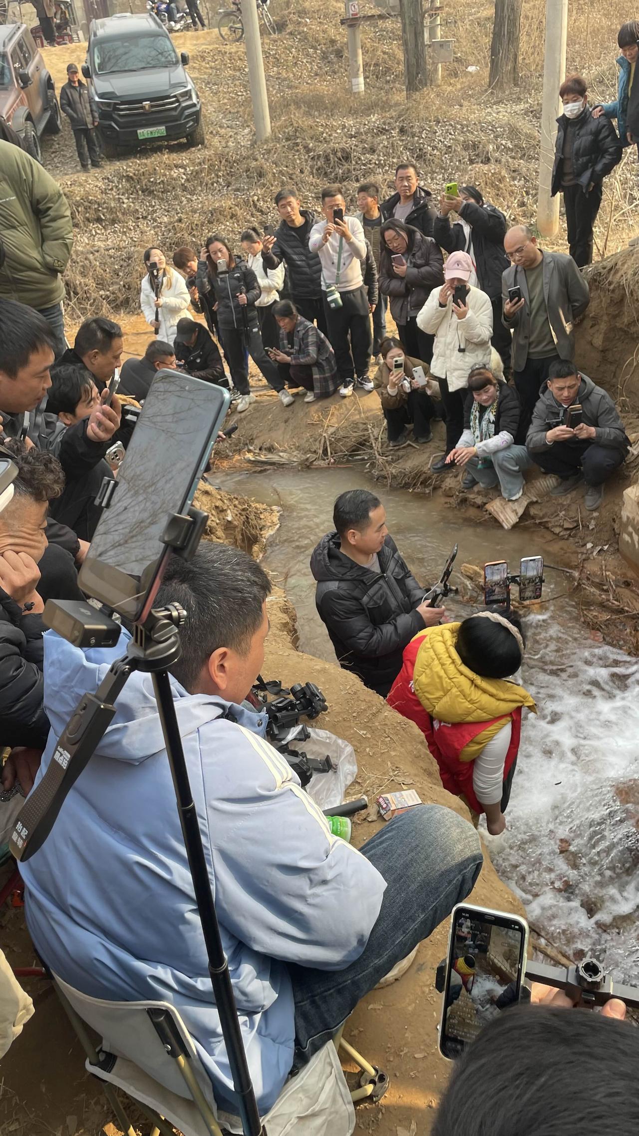 郑州贾鲁河干涸32年泉水复流，到底是真是假？郑州西三环贾鲁河源头，梨园河村突