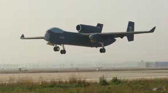 【“空中母舰”翱翔九天——九天无人机首飞成功！】据官媒报道，航空工业自主研发的大