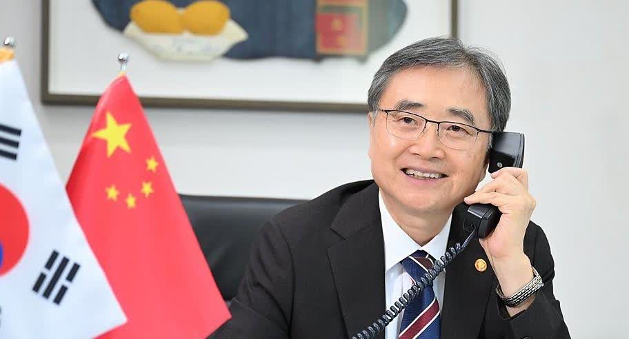坐不住了！韩国外长赵显将马上来中国。针对美国对韩国的霸凌越来越严重、朝鲜越来越强