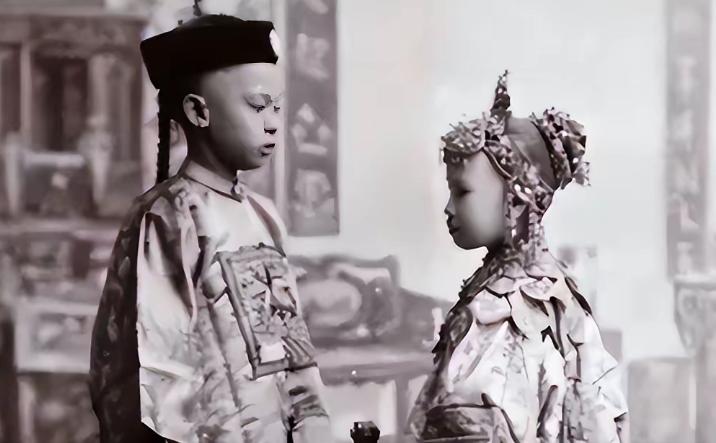 1910年，一个9岁男童与一个8岁女童，竟诞下一名男婴。谁知出生的当晚，村中却突