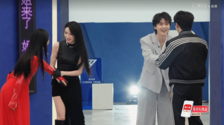 代斯公主抱谢娜被切镜头代斯镜头被切越想越生气！正嗑代斯和谢娜的贴贴互动嗑得上头，