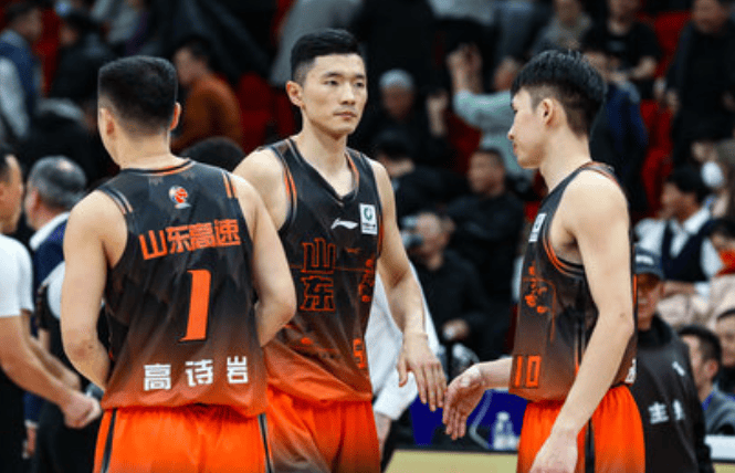 媒体人: 山东这球如果给到克里斯, 我觉得还真的有可能投进