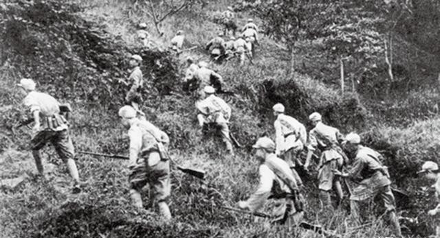 1949年，18军副参谋长率部运粮时，被大批土匪包围，血战一夜后，他却给上级发报