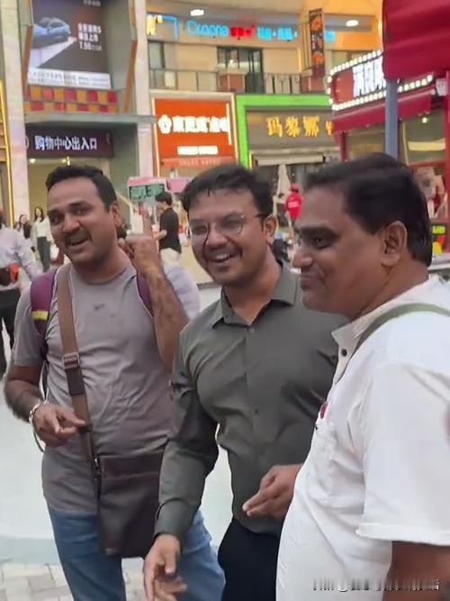 印度人来中国后为何不想回去不少印度人来中国之前满脑子莫名奇妙的优越感，认为