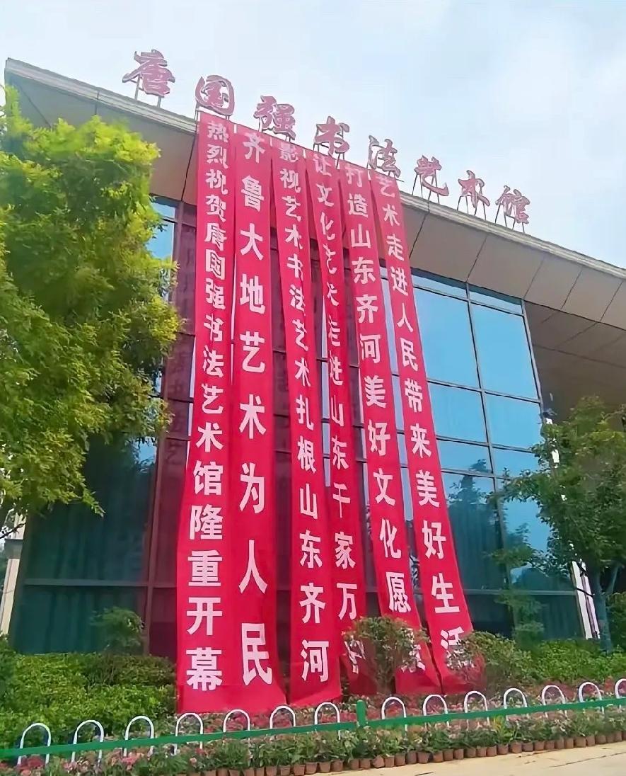 现在的文艺工作者都流行建个人艺术馆了吗？而且还是健在的情况下，贾平凹和莫言为此正