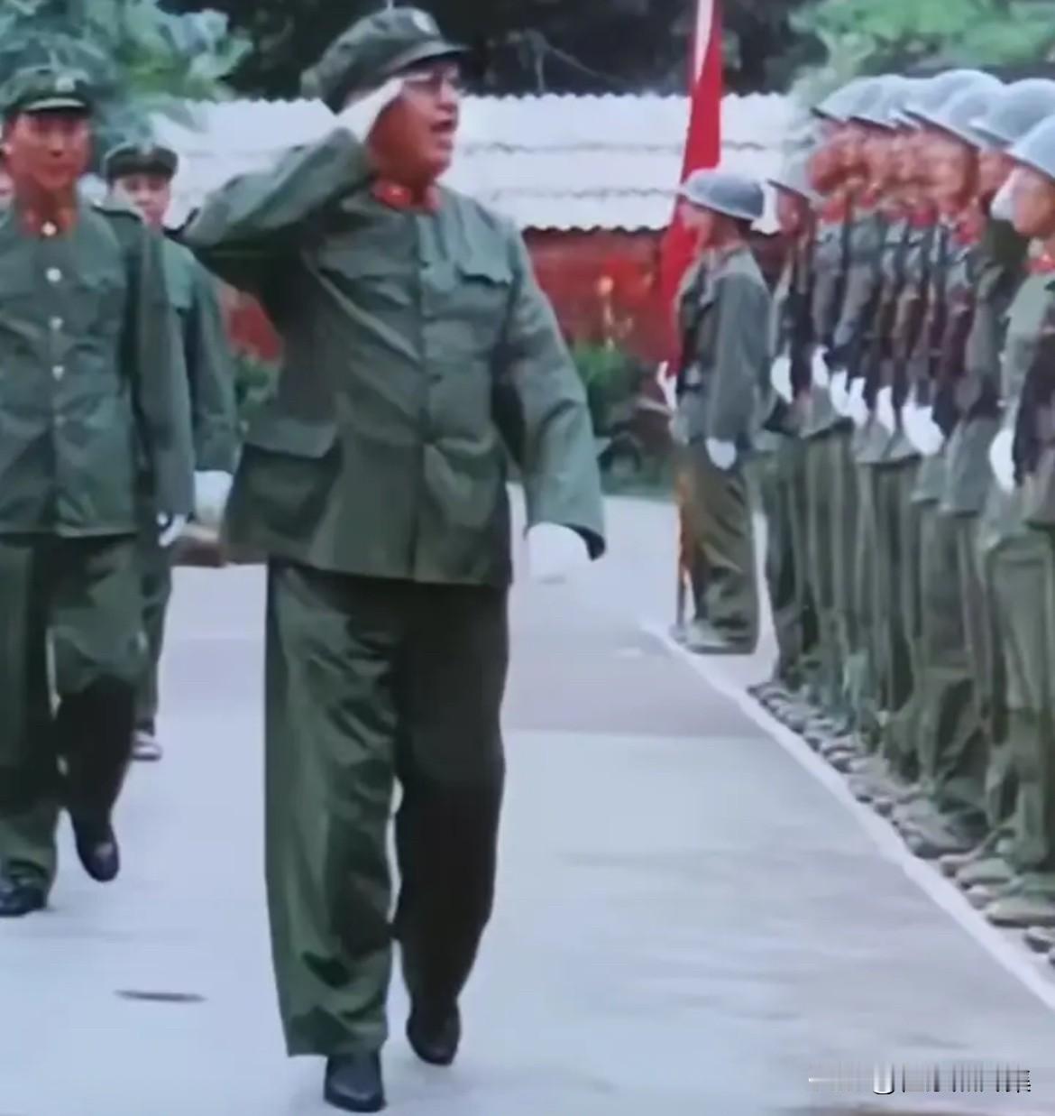 80年代，云南文山，27集团军军长钱国梁与成都军区副司令员兼云南前线指挥部首长马