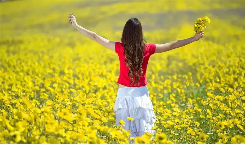 吃饭付钱看清男女关系：1.男付钱，女不动：恋人我以前也信这个，觉得特别准，