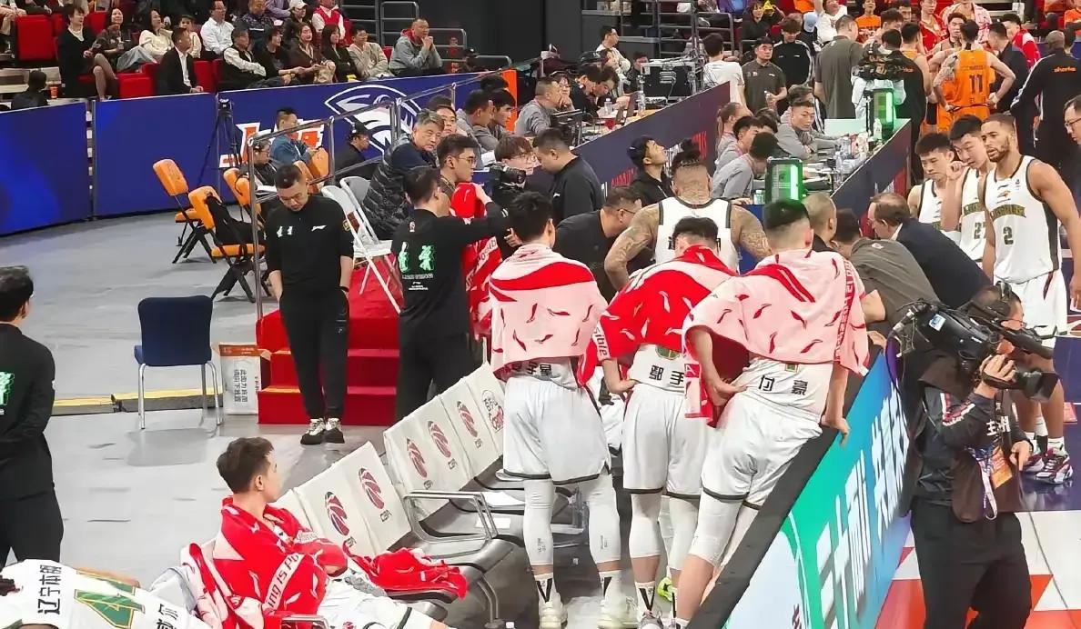 如果赵继伟离开辽篮，他会去哪？上海不要，深圳是好的归宿，要说赵继伟真要走，选下家