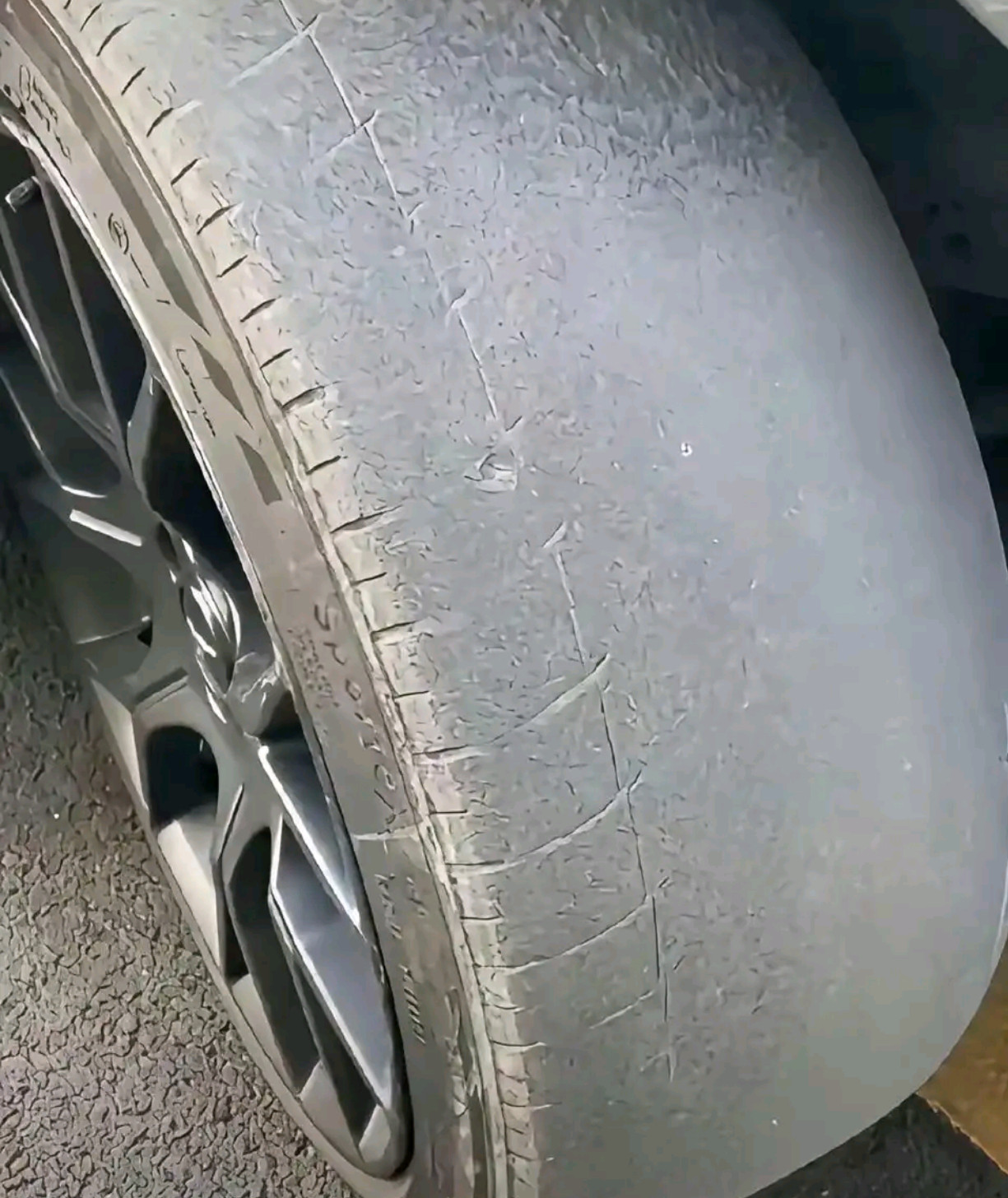 每次去洗车，老板就唠唠叨叨老想着忽悠我换轮苔​​​