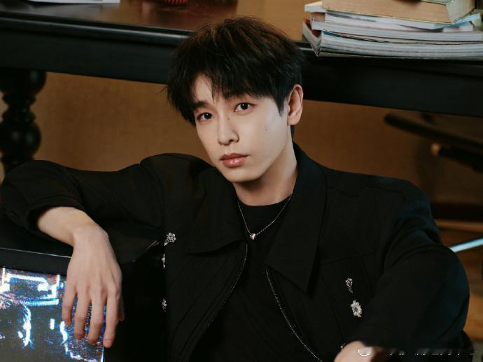 1.彭昱畅现在也是慢慢被固定住戏路了，都是那种咋咋呼呼，贱兮兮的小男生，他接下来