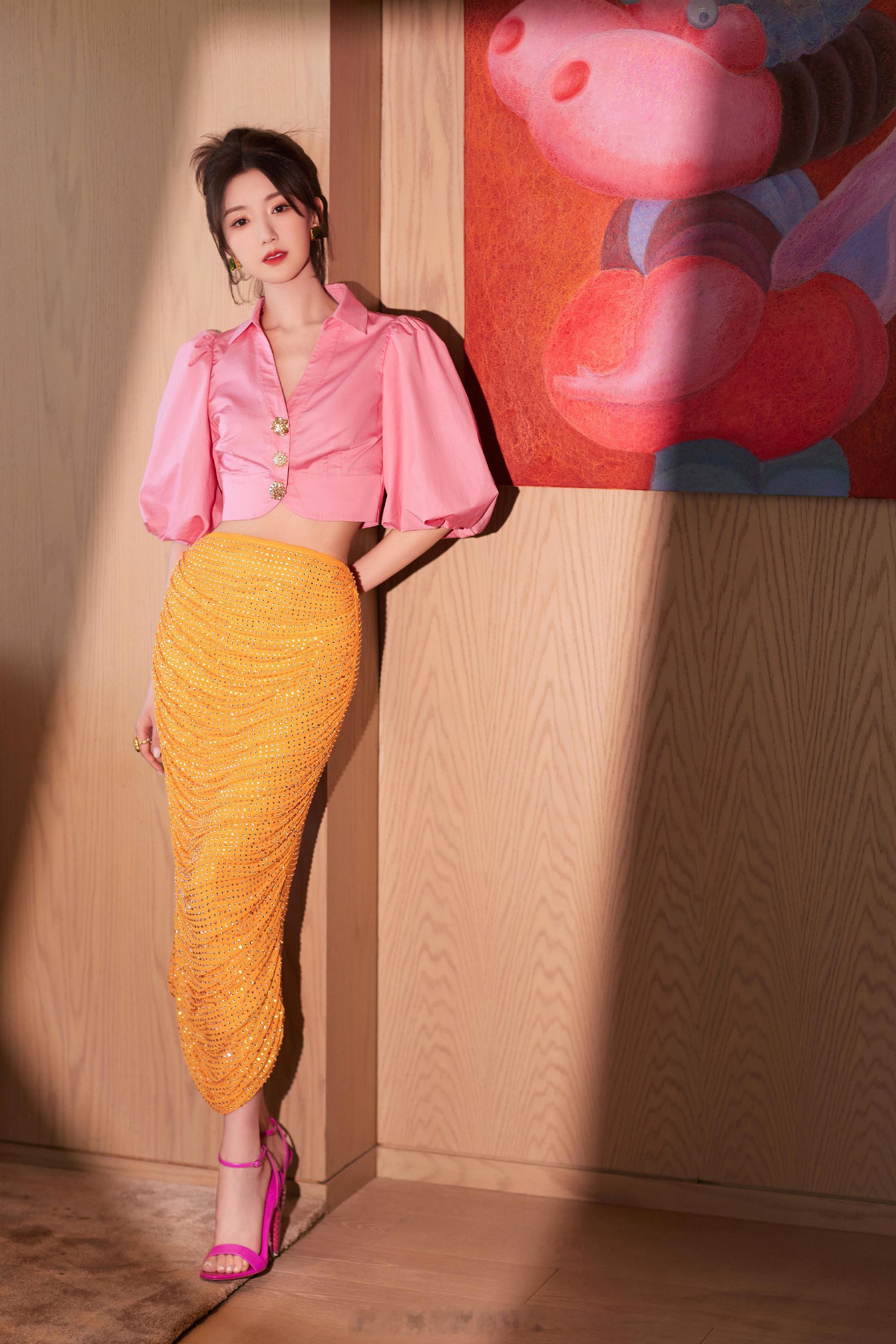 毛晓彤可盐可甜酷飒柔美写真