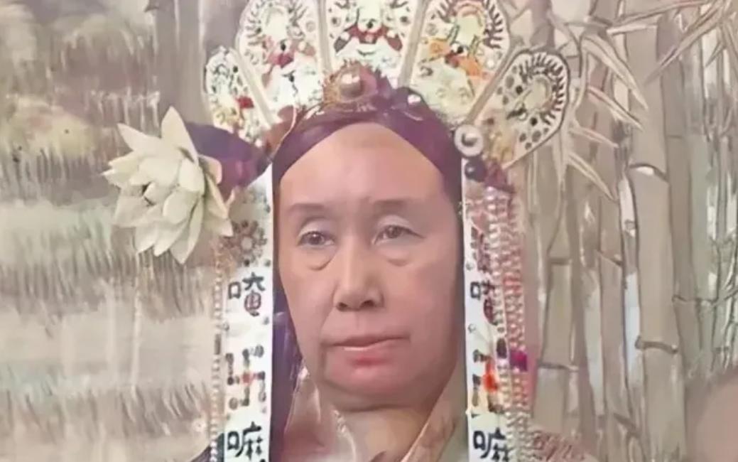 1895年，在慈禧太后的庆典上，一名外国摄影师为慈禧拍下了这张照片。这张照片