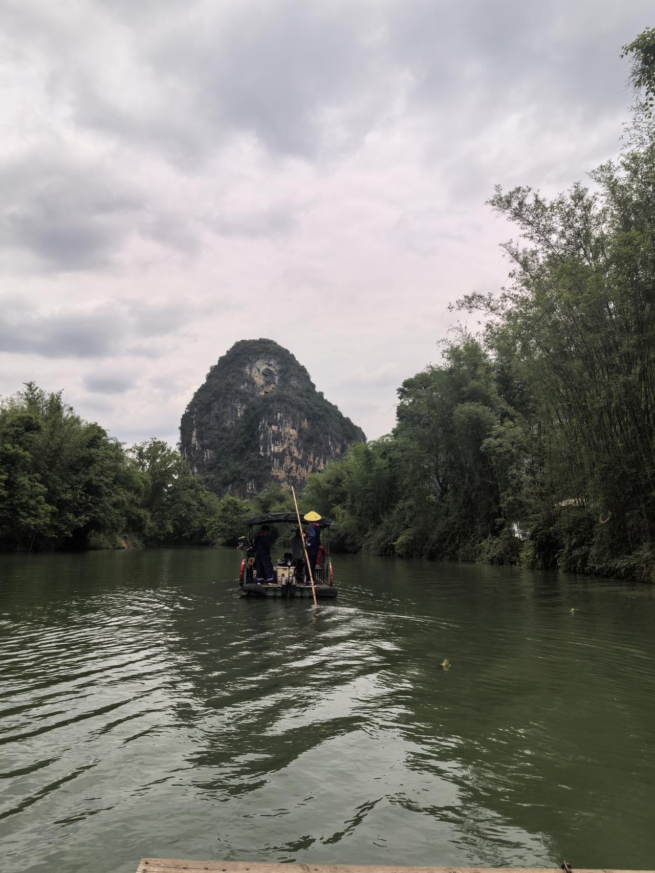 早上我突发奇想，准备趁现在深圳房价低，再买一套房子，将来养老用。想着想着，我就