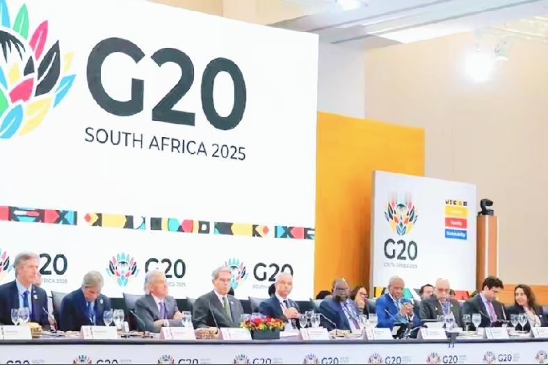 快讯:中方提前拒绝高市早苗，说明对日本新政府已不抱任何希望网友:支持率不降反