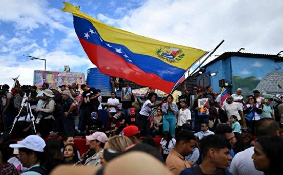 美国掌控委内瑞拉石油资源之后，局势彻底反转，委内瑞拉的原油非但没能顺利外销，反而