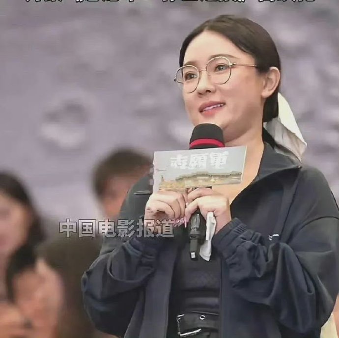 霍思燕现在真的发福了，下巴上的肉是认真的吗？​​​