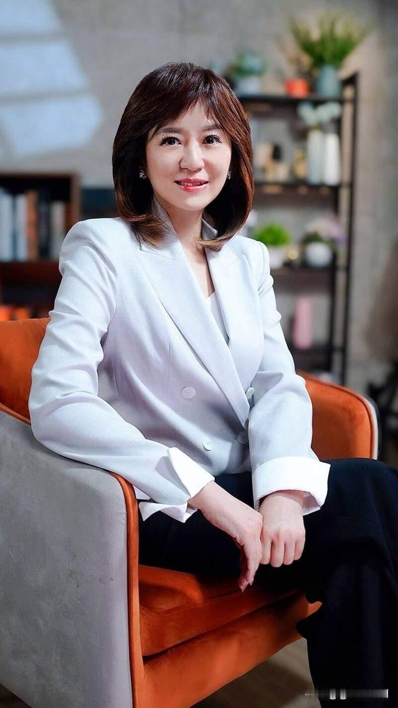 台湾中天电视美女主播周玉琴…周玉琴，1970年3月21日出生于中国台湾，资