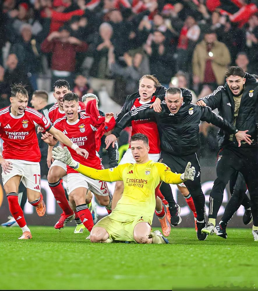 31场不败，球迷却在主场狂嘘他滚蛋，穆里尼奥到底怎么了？你以为的不败，是21场