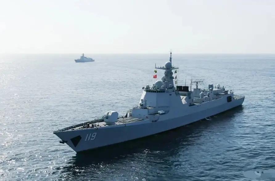 中国海军舰艇编队威武！2026年3月30日至31日，中国海军阵容庞大的舰艇编